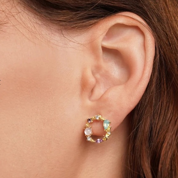 🆕BEAUTIFUL EARTH Floral Wreath Earrings - Picture 3 of 8